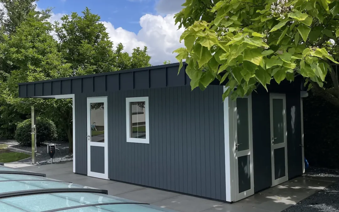 Poolhaus mit kleinem WC und Raum für Pooltechnik